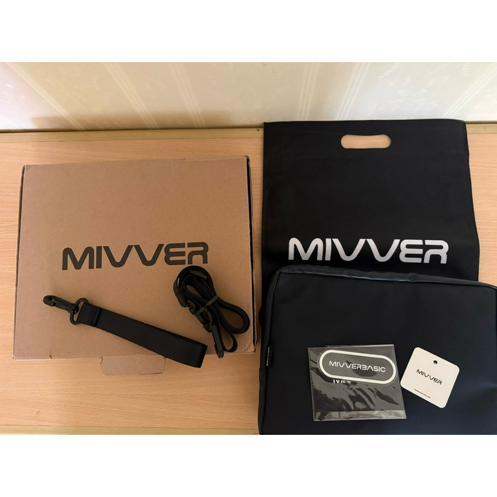 Mivver, Tas Pria Clutch / Sling Bag