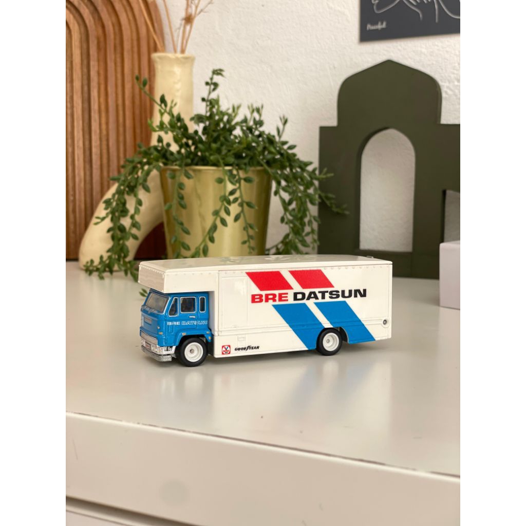 Hotwheels fleet flyer Datsun Bre Team Transport Premium