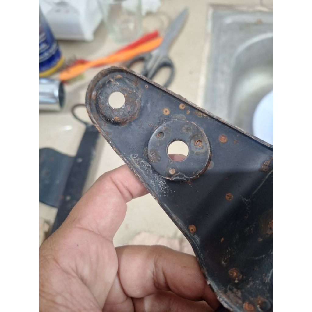 kuping lampu breket lampu bracket dudukan lampu depan suzuki gp100 gp125  gp 100 gp 125 original nos