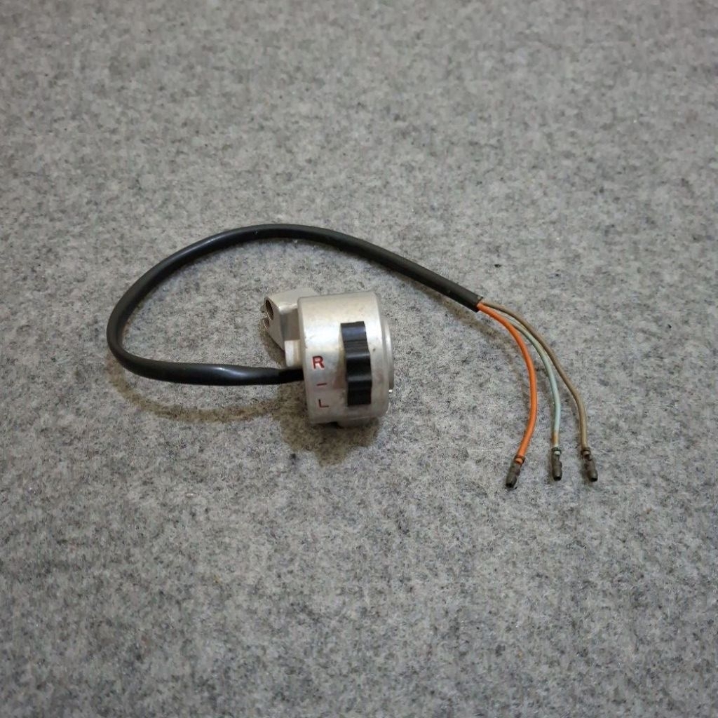 Holder Saklar Kanan C90 DELUXE C70 Engkel Honda C 70 C90 DELUXE Engkel Asli Original