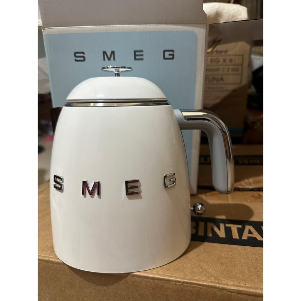 SMEG KLF05 Electric Kettle (White)