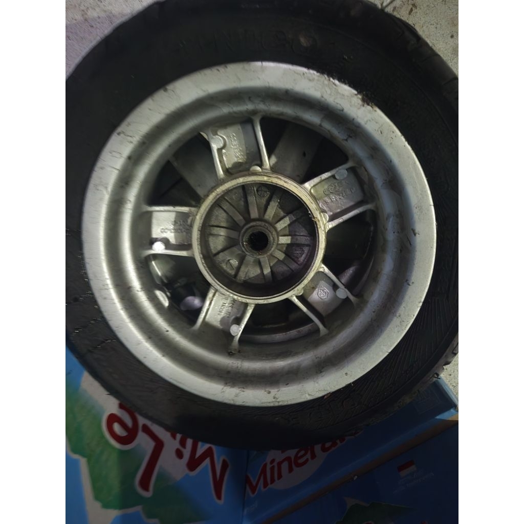 velg belakang original vespa s lx lxv