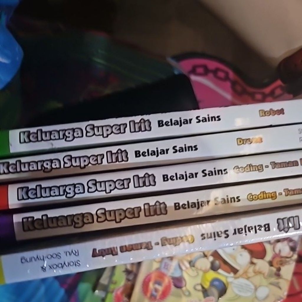 PRELOVED Keluarga Super Irit Belajar Sains (Komplit)