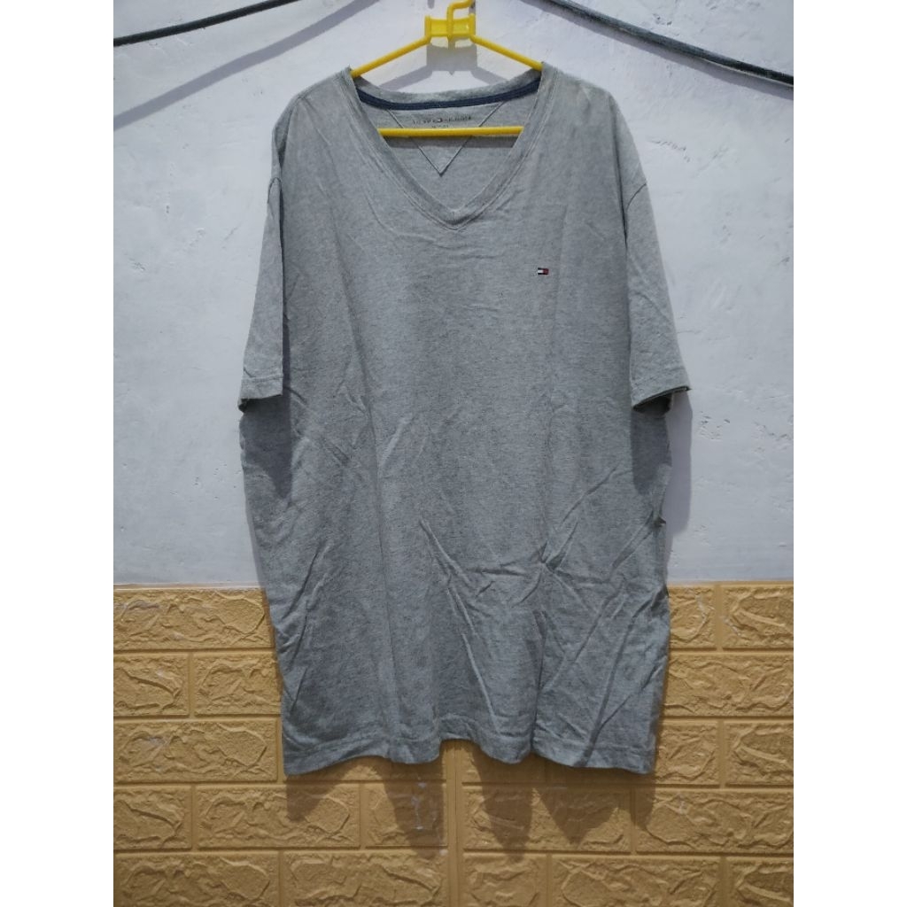 Tommy Hilfiger T-shirt Preloved