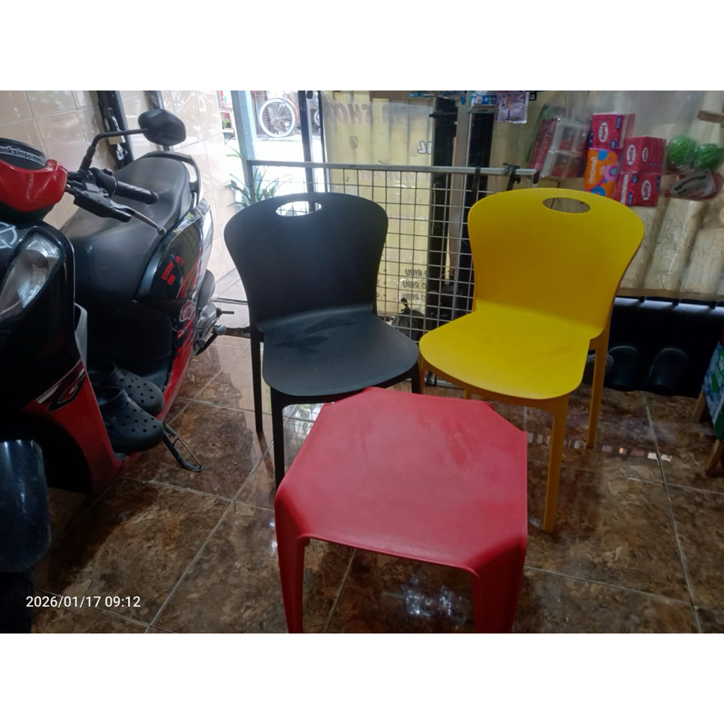 Preloved kursi dan meja plastik kokoh