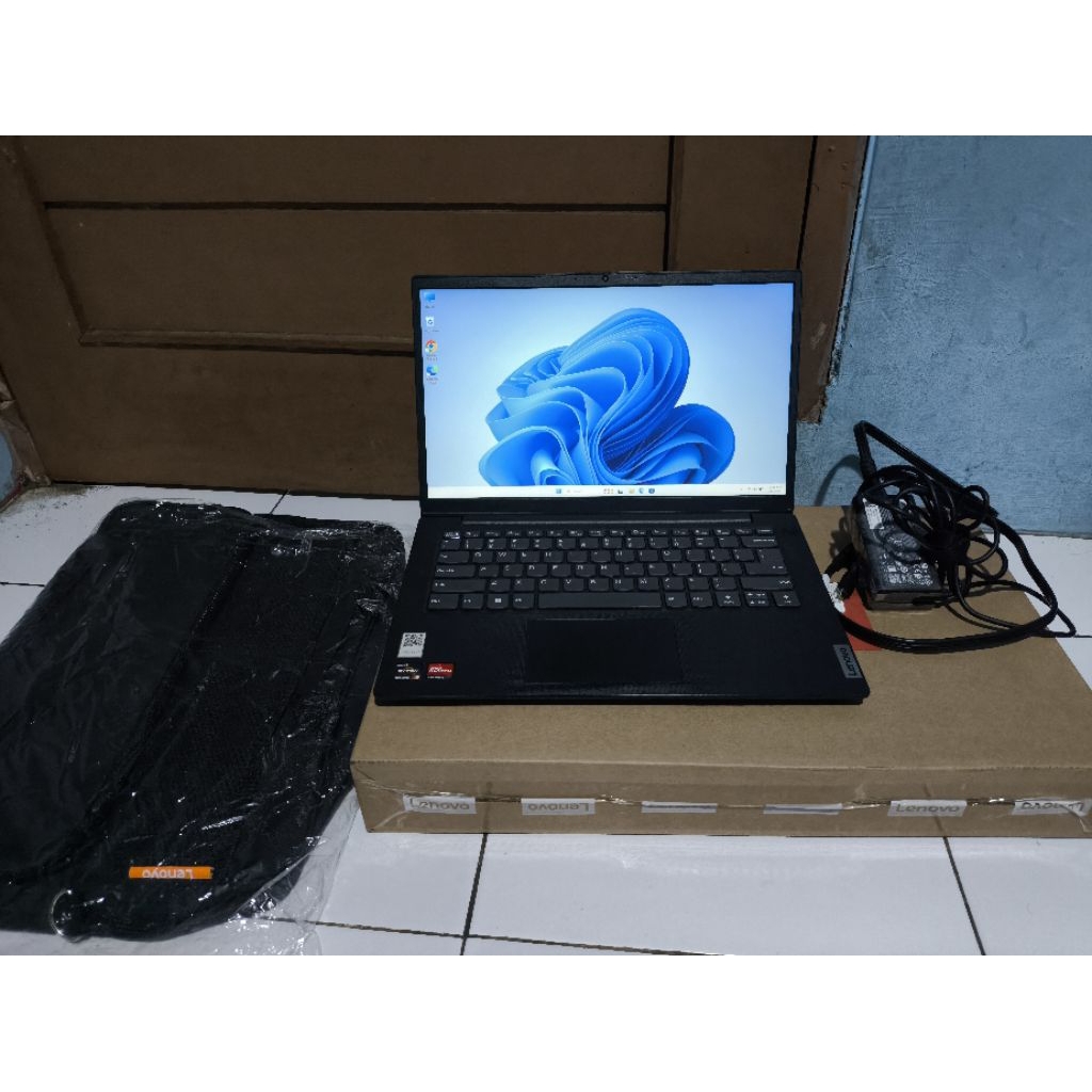 Laptop Lenovo V14 G4 Ryzen 5 7520U Fullset