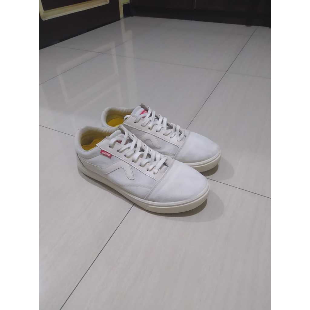 Preloved Sneakers Aerostreet Low Massive White