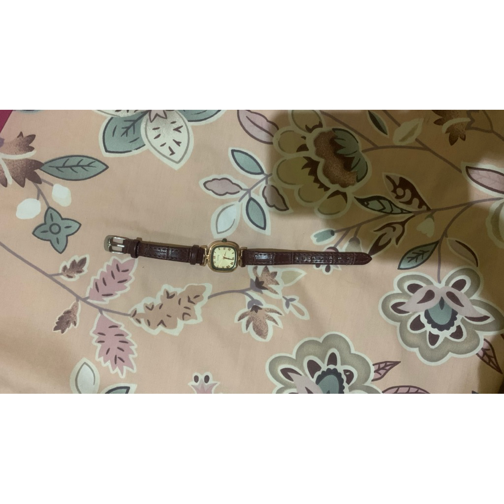 Preloved | Jam Tangan Gogoey Bulat dan Kotak