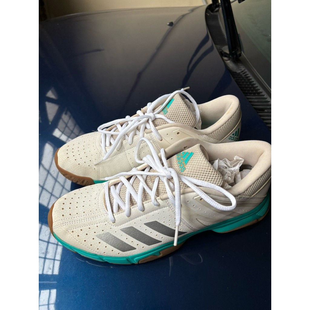 Sepatu Badminton Adidas Wucht P3