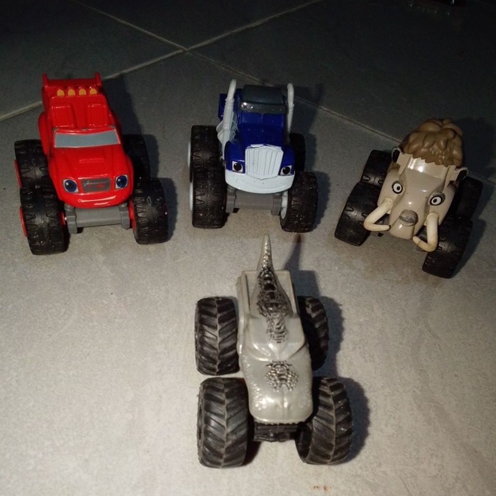 Mobil Monster Truk animasi PL 55