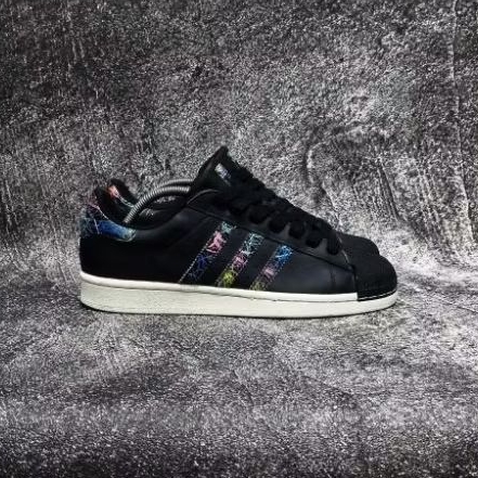 SEPATU CASUAL SUPERSTAR HITAM