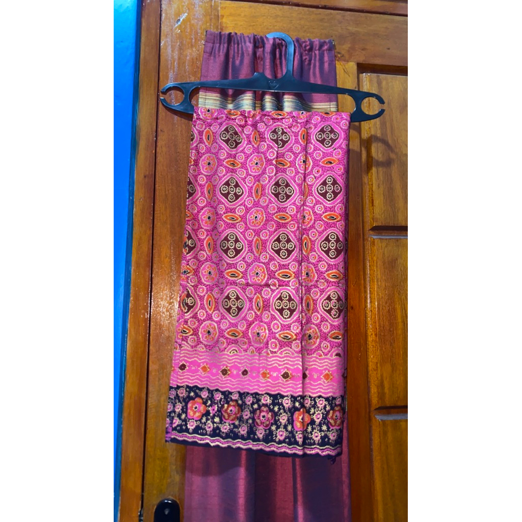 Preloved Sarung Motif Batik Pink