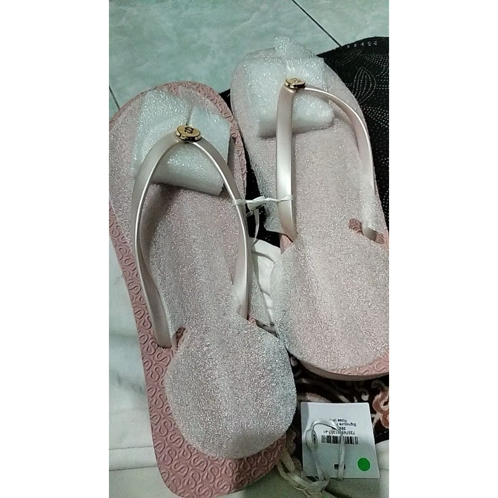 New flip flop buttonscarves