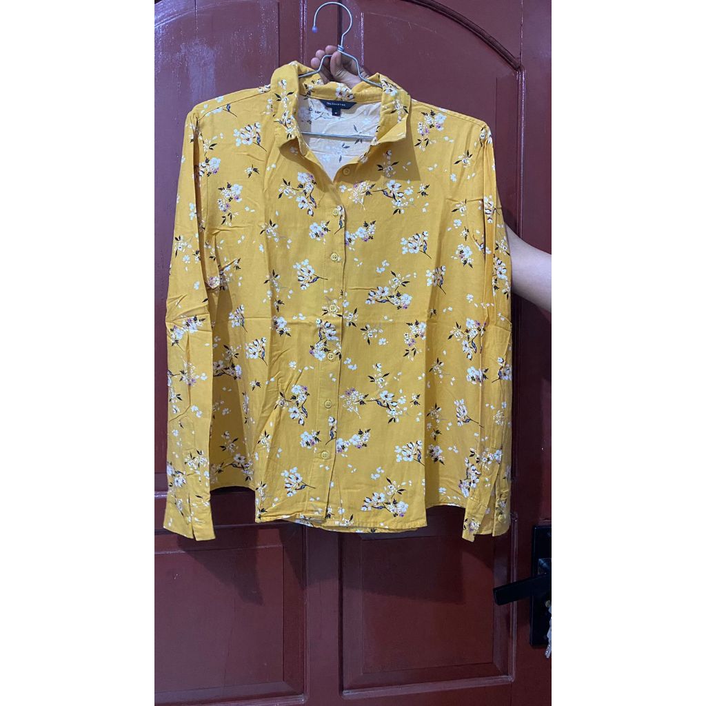 [Preloved] Atasan Kemeja Wanita Katun Motif Bunga-Bunga