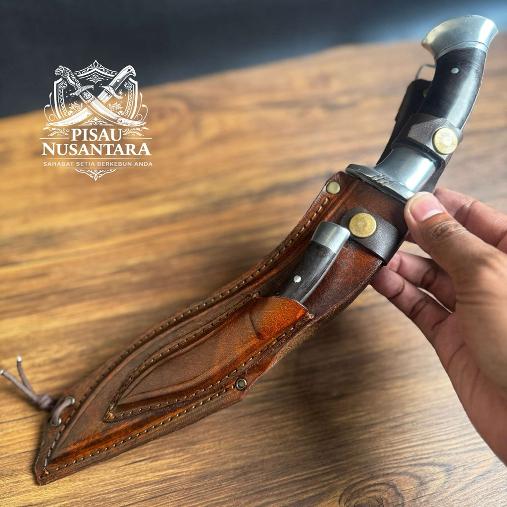 Pisau Kukri Baja Bilah Tebal Tajam gagang kokoh tahan karata