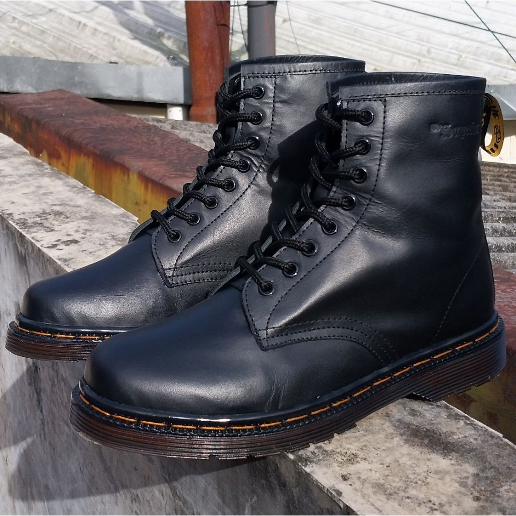 Mancow High Boots Black Smooth Docmart Silhouette