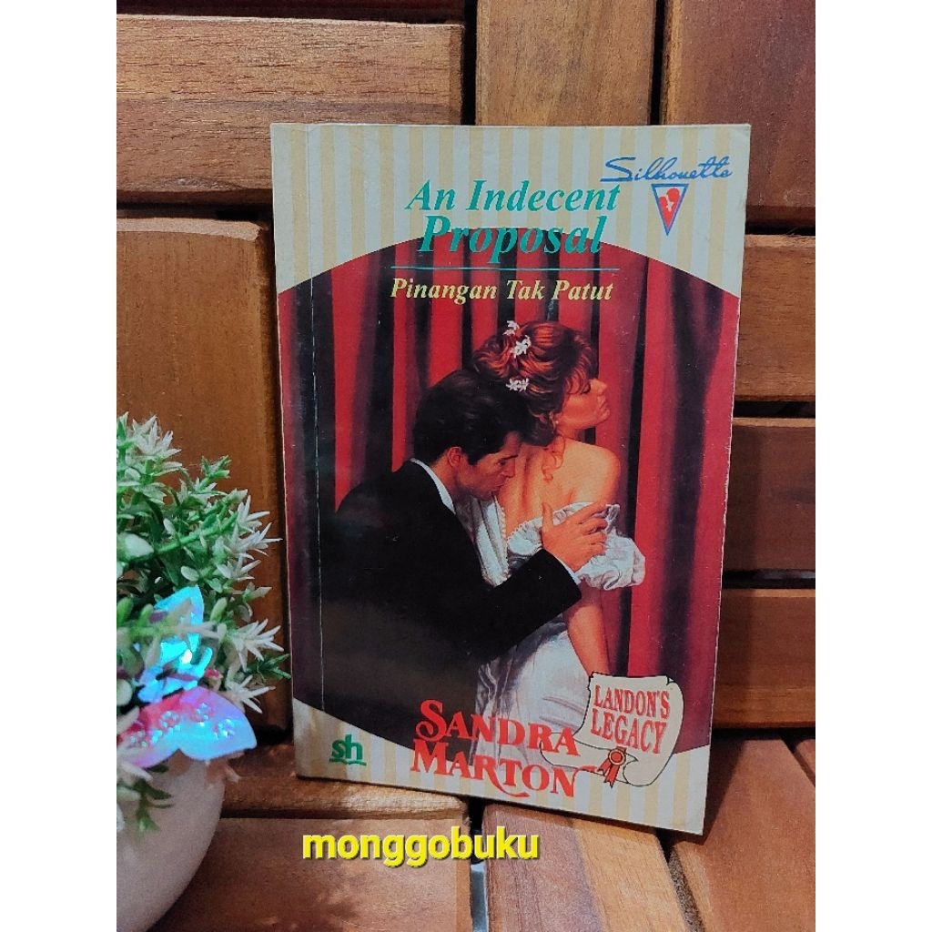 NOVEL ROMAN SILHOUETTE