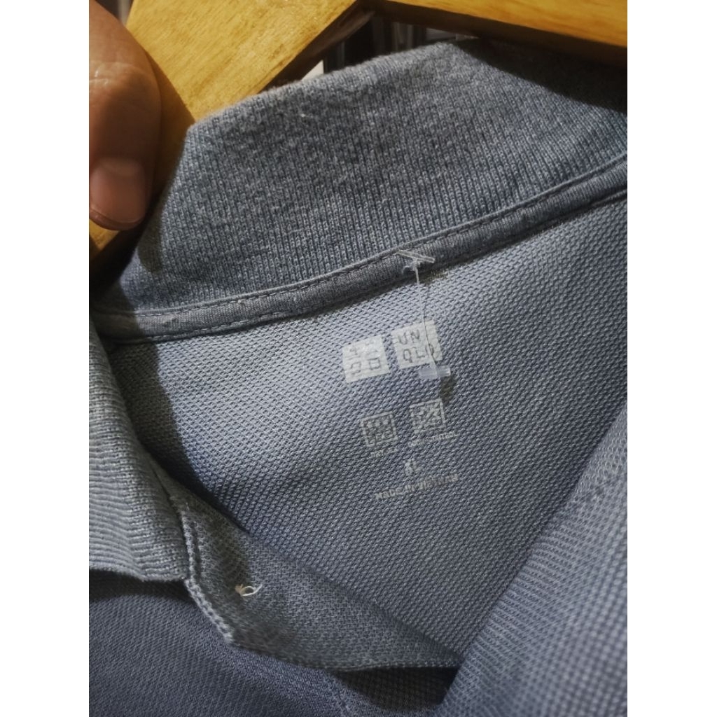 Kaos Kerah Uniqlo