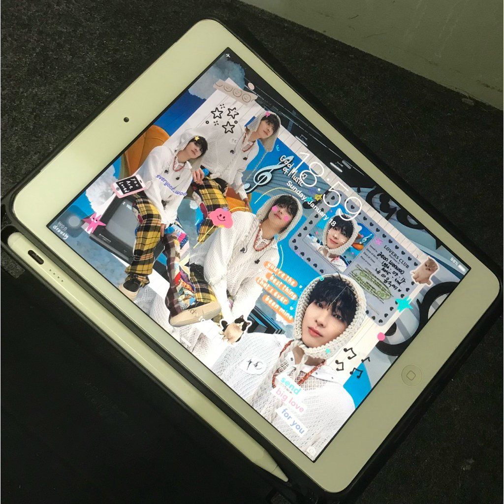 IPAD MINI 1 (64 GB) WIFI ONLY GRAY + Free stylus pen and case