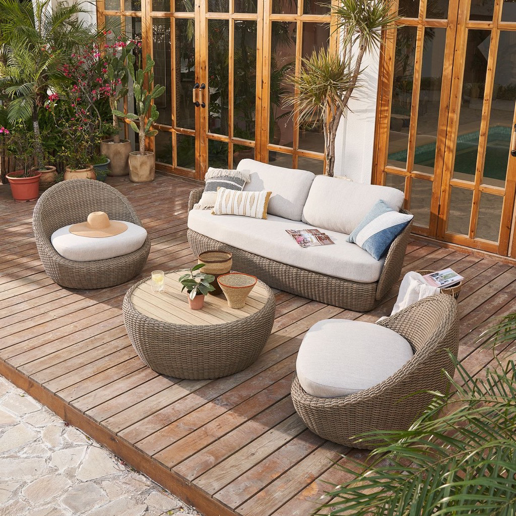 set sofa rotan outdoor mewah dengan bantalan sofa rotan sintetis terbaru