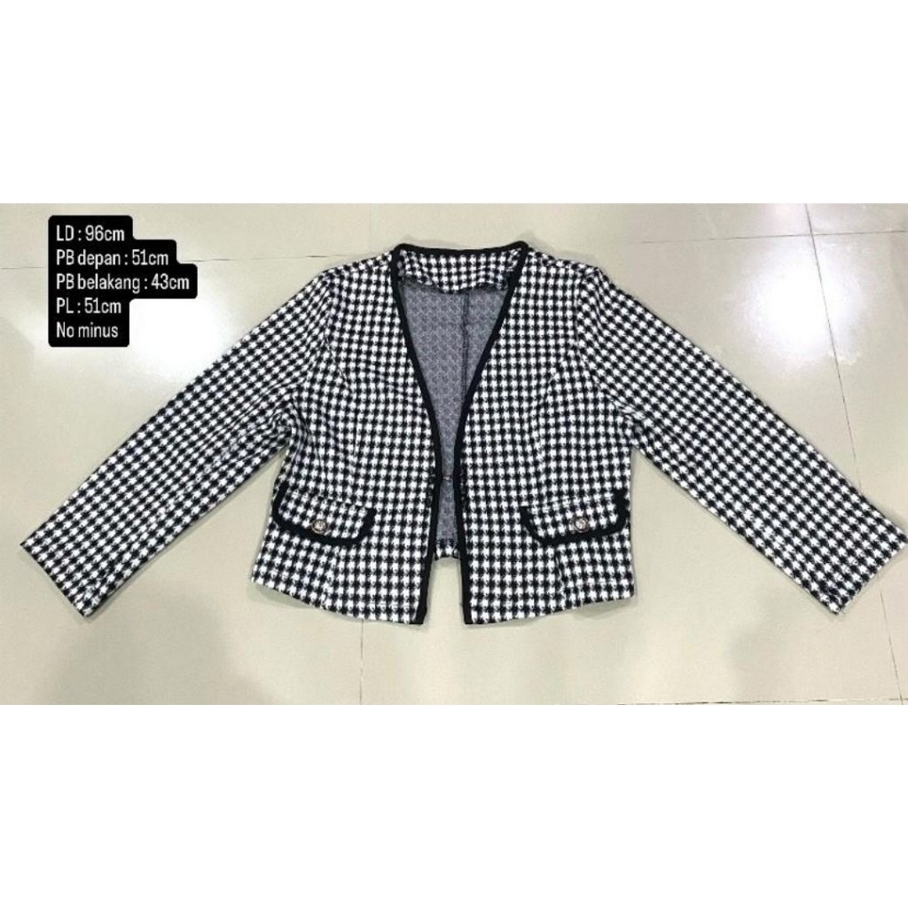 Blazer Wanita Korean Style Hitam Putih Bahan Stretchy ukuran 2XL