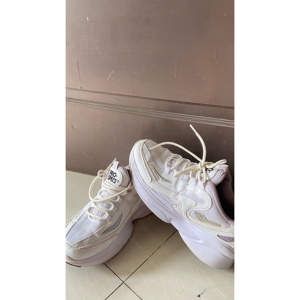 priloved sepatu pro specs