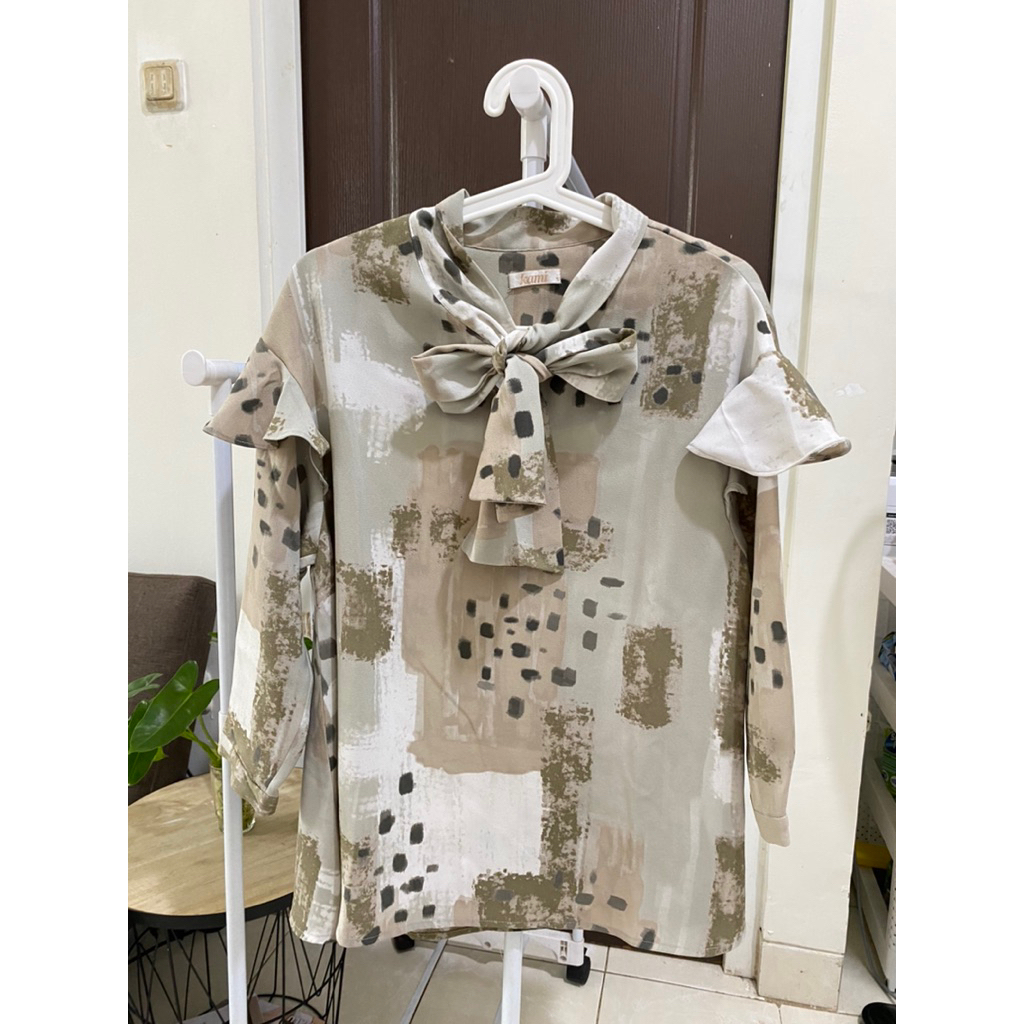 [Preloved Kami] Blouse Motif Kami