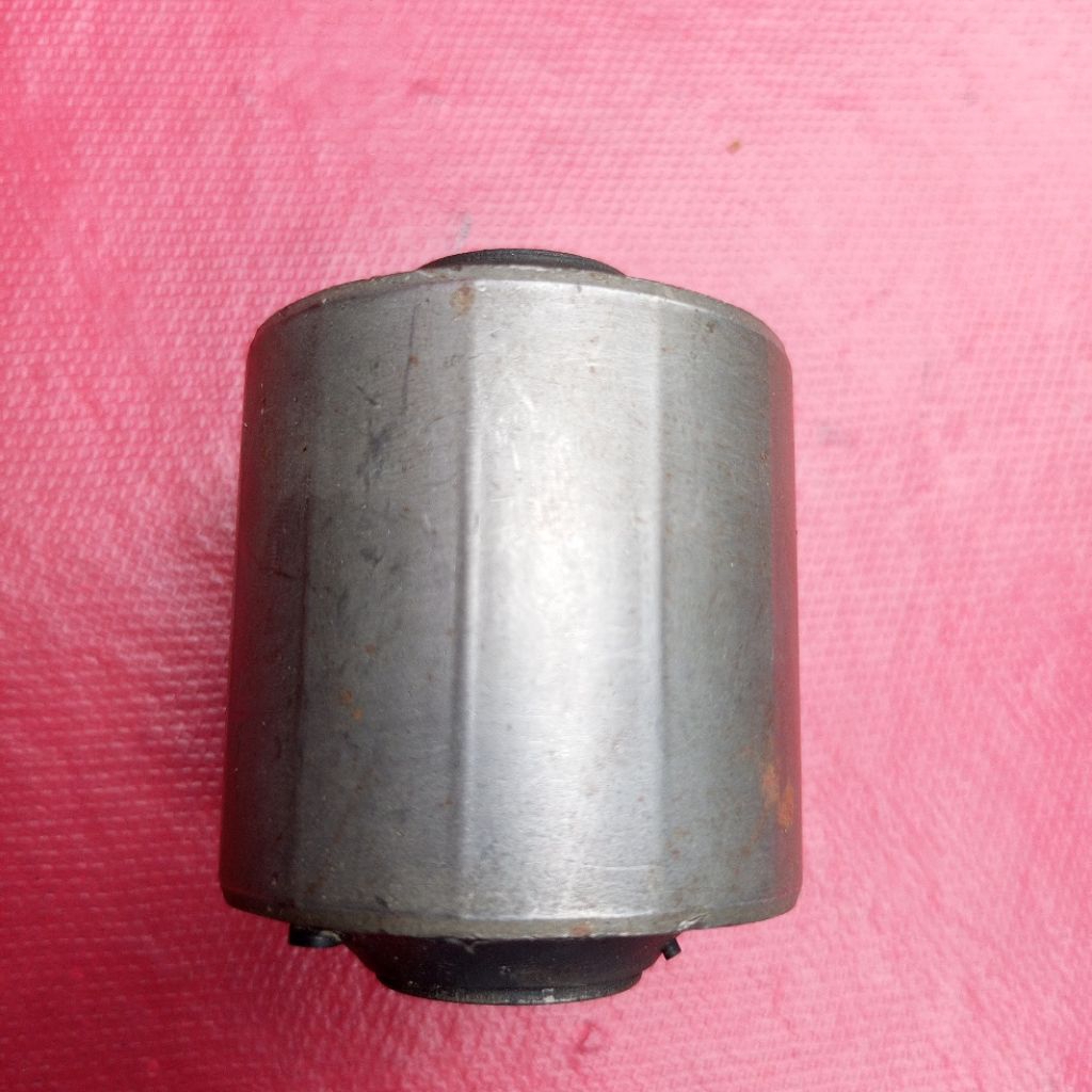 Bushing as link stabilizer belakang toyota Innova Fortuner hilux original