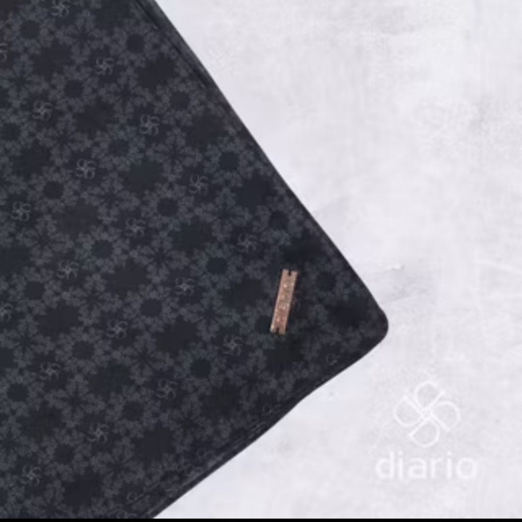 Like New Hijab Segi Empat Voal Callista by DIARIO