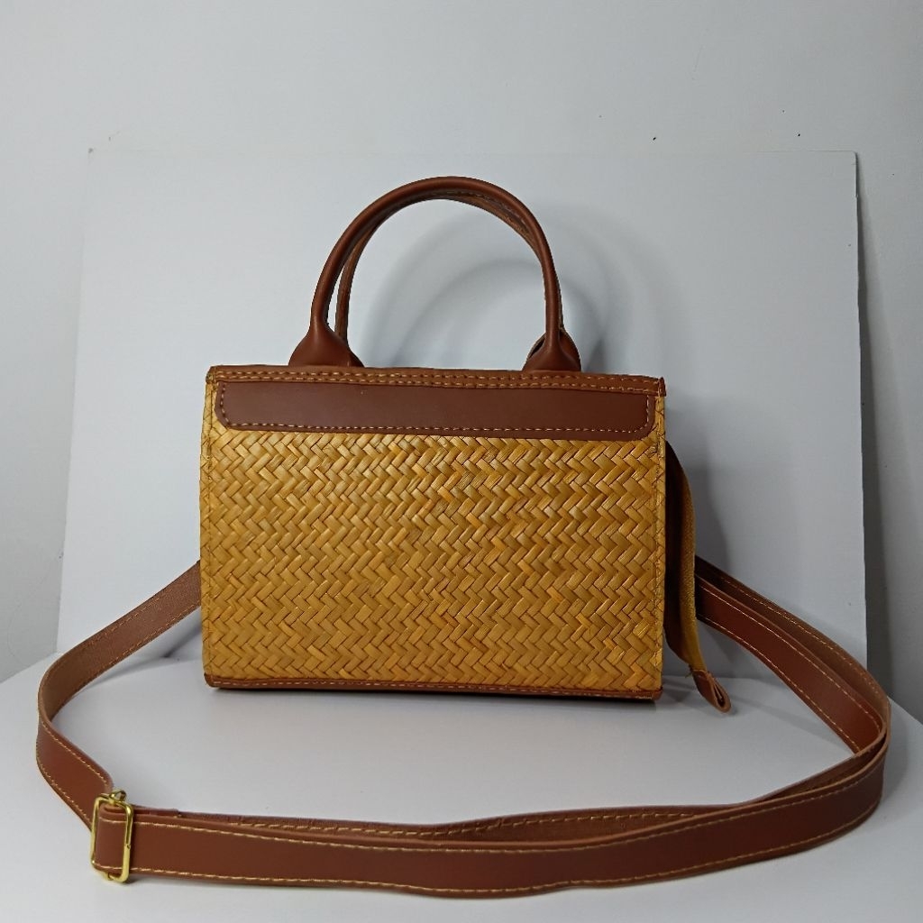 Tas selempang pandan / Tas pandan / Tas anyaman pandan / Tas selempang pandan mini / Tas pandan kepa