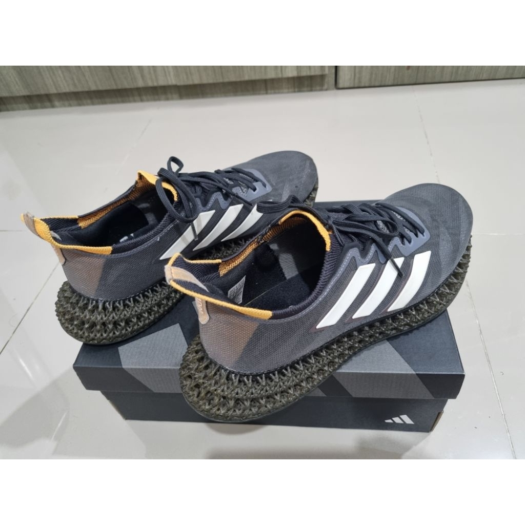Dijual sepatu running Adidas 4DFWD