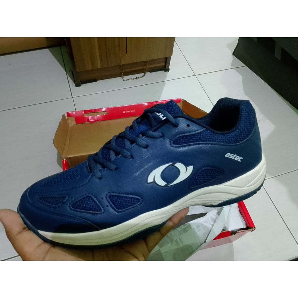 sepatu badminton Astec original