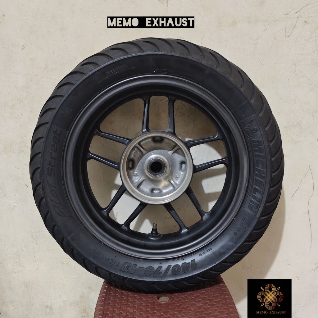 VELG BELAKANG HONDA ADV 160  + BAN ORIGINAL