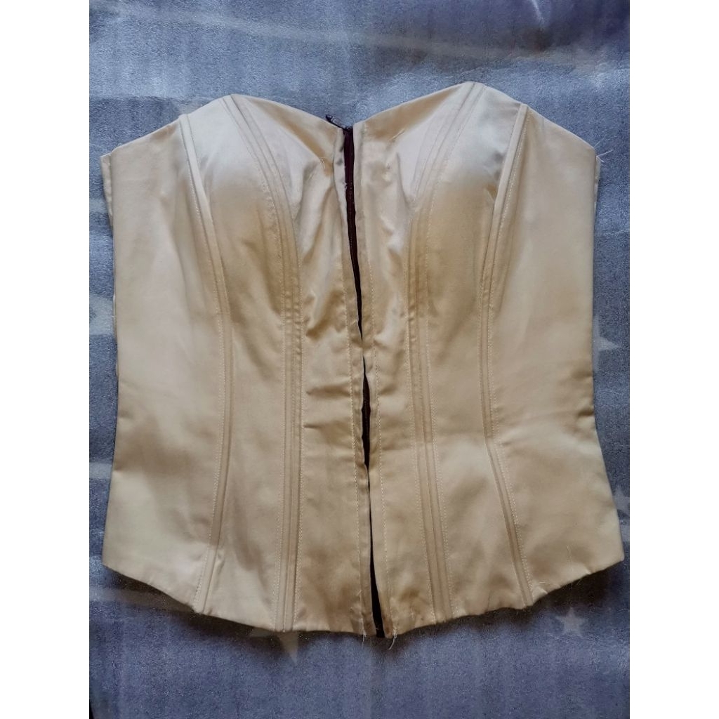 Bustier | Kemben kebaya | Bustier Kebaya | Longtorso kebaya |
Kemben wanita |

Longtorso premium