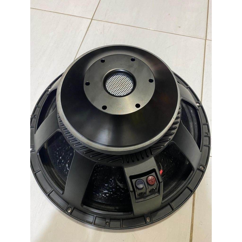 Speaker Komponen RCF 18P300 / Speaker Subwoofer 18 inch Daun Coating Kulit Jeruk Original 100%