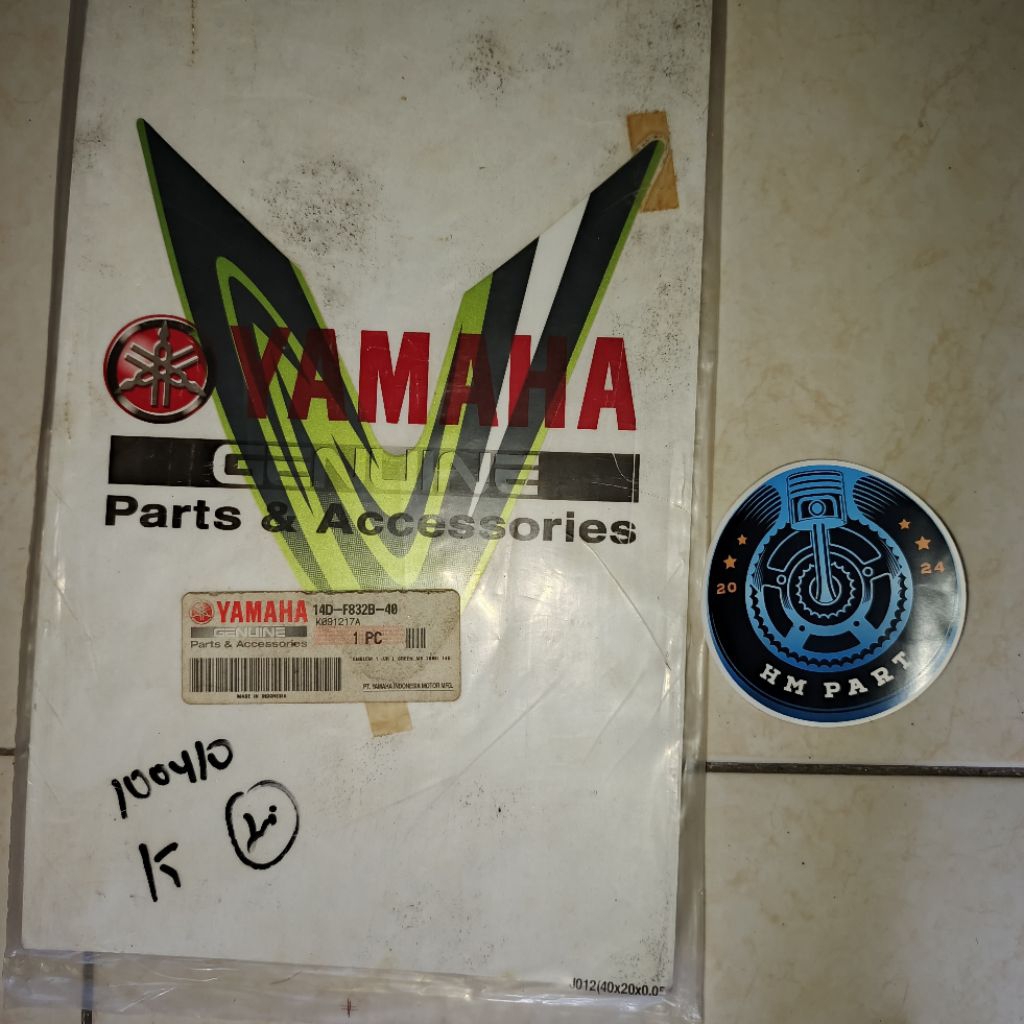 Striping stiker bagian body depan KIRI yamaha mio soul 2008 hijau original YGP 14D-F832B-40