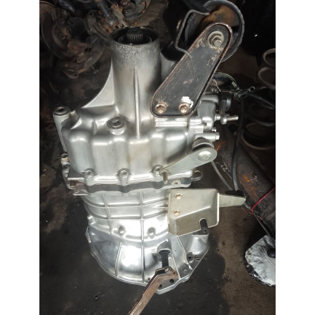 transmisi Suzuki carry Futura karburator CC 1.3 CC 1.5 / colt T120SS copotan original