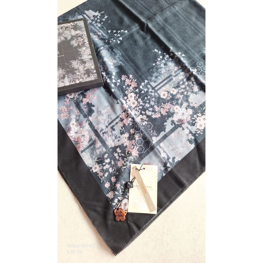 hijab motif segi empat premium by lea packaging box