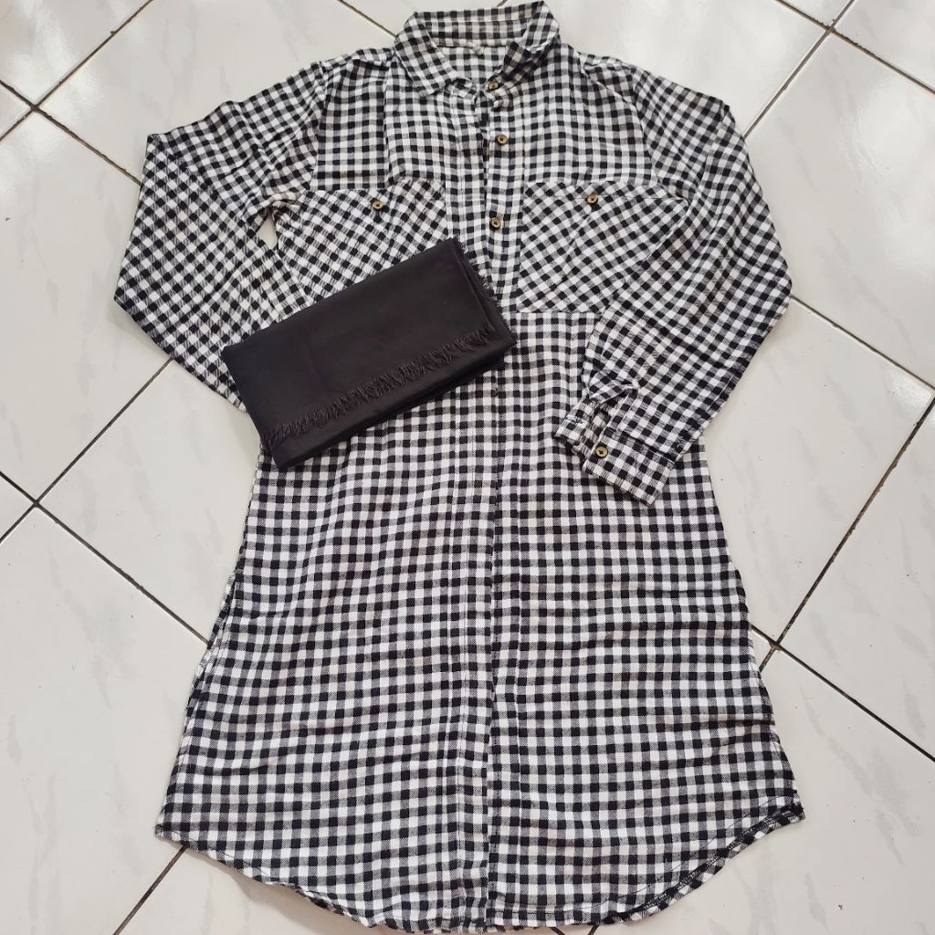 PRELOVED Kemeja Wanita Set Hijab Segi Empat Atasan Tunik Kotak Kotak