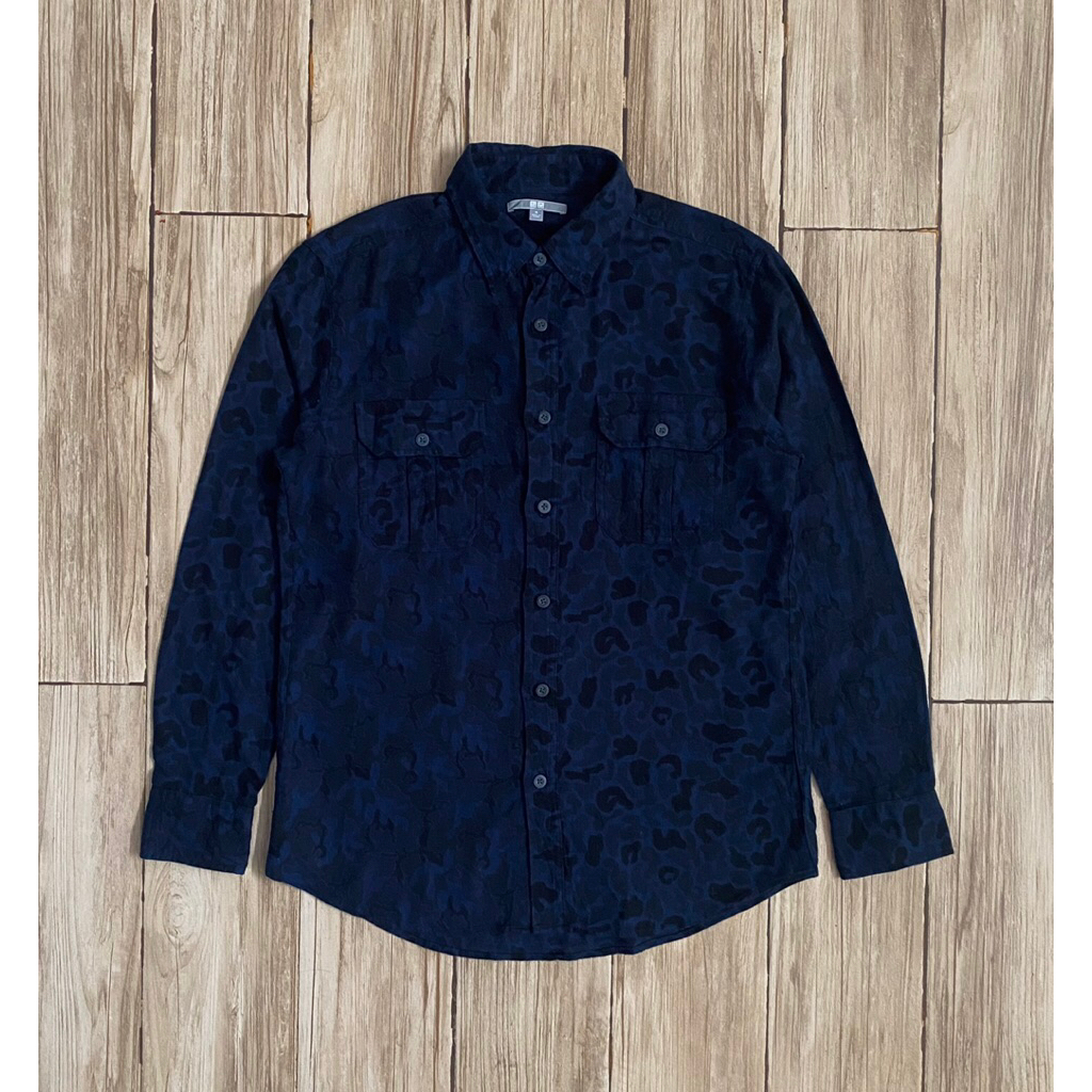 Kemeja Uniqlo camo
