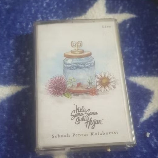 Kaset Banda Neira Kita Sama Sama Suka Hujan