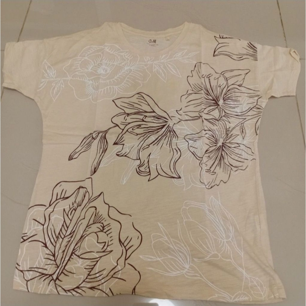 Preloved - Kaos / baju wanita motif bunga