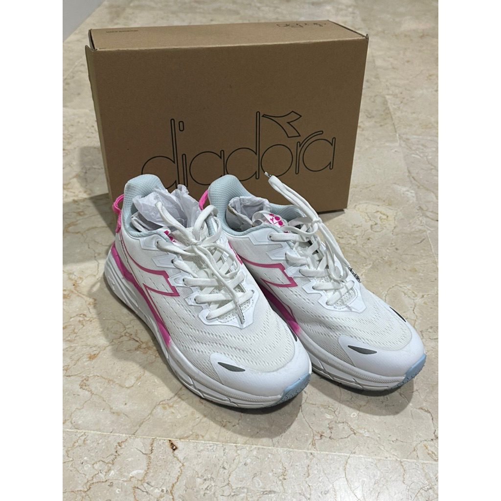 PRELOVED DIADORA NAIRA WOMEN’S RUNNING SHOES
