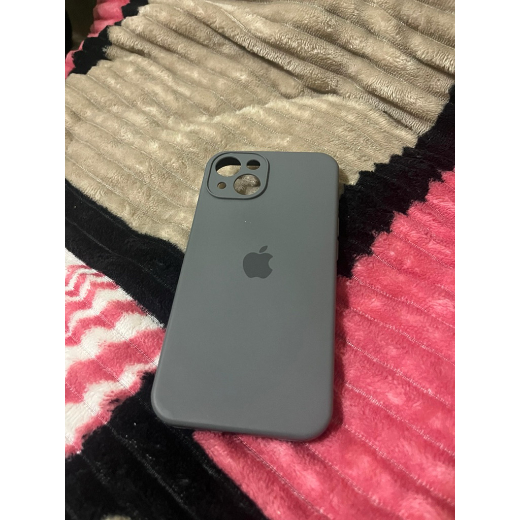 Iphone 13 abu-abu bahan bludru