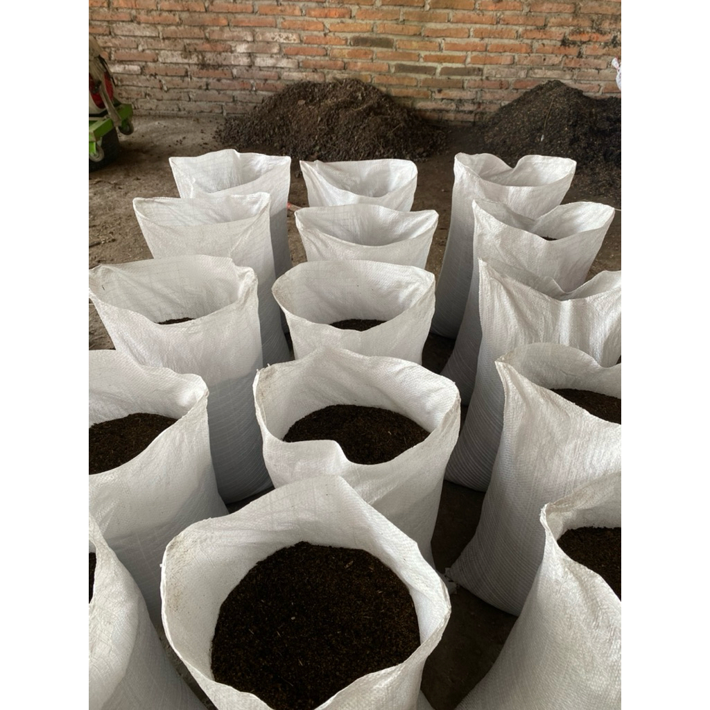 PUPUK KANDANG/KOMPOS HALUS FERMENTASI UKURAN KARUNG 20kg/CAMPURAN MEDIA TANAM