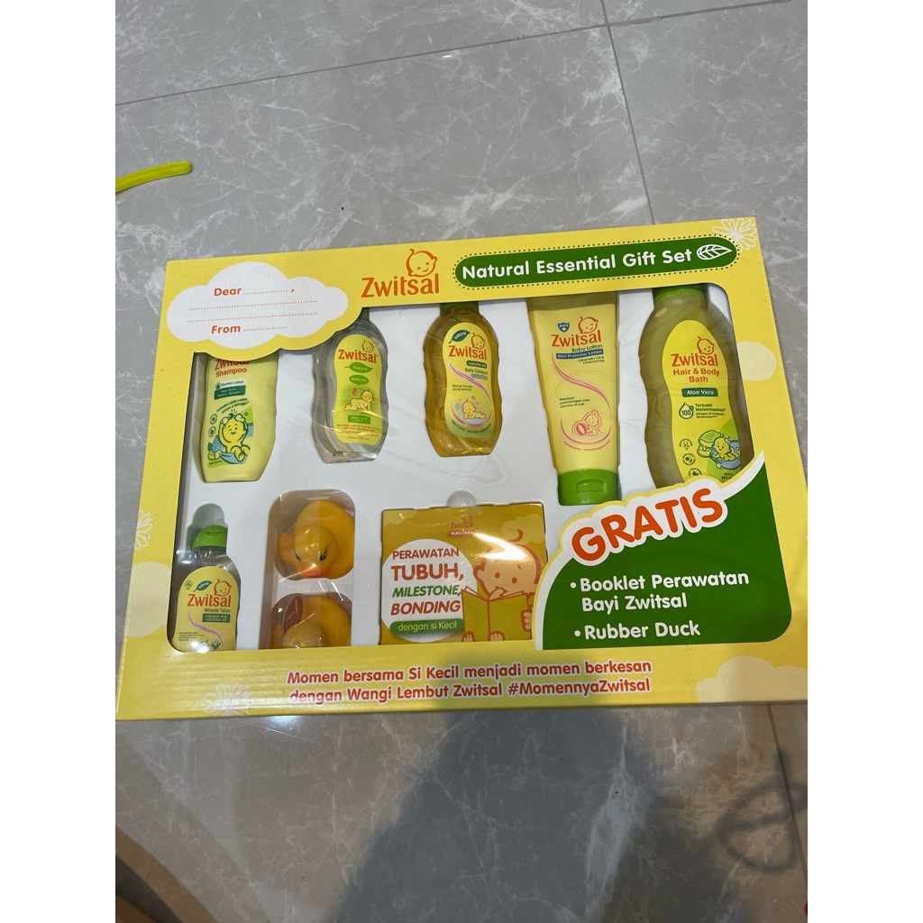 zwitsal natural essential gift set hadiah lahiran kado hampers perlengkapan mandi bayi preloved new 