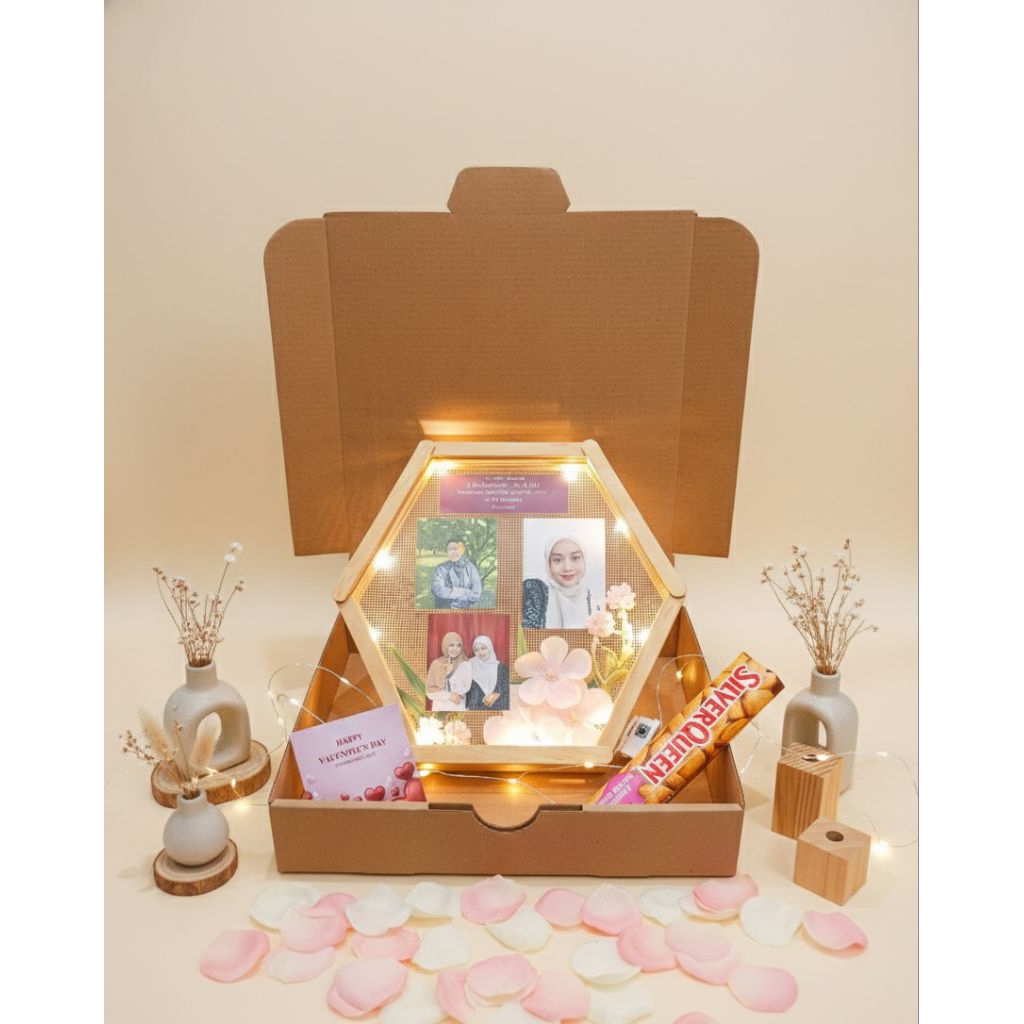 READY Frame Hexagonal Kado Valentine free Silverqueen