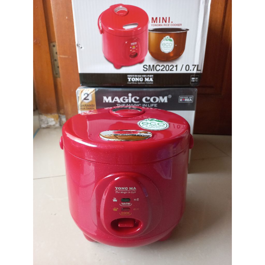 MAGIC COM YONGMA DIGITAL/RICE COOKER YONGMA MINI SMC 2021 KAPASITAS O,7 LITER GOLD IRON DAYA 280WATT