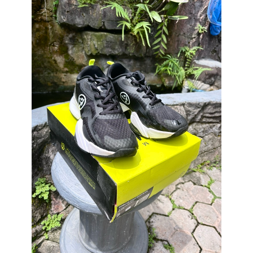 Preloved Zumbawear Shoes Air Stomp Sepatu Zumba Sepatu Lari