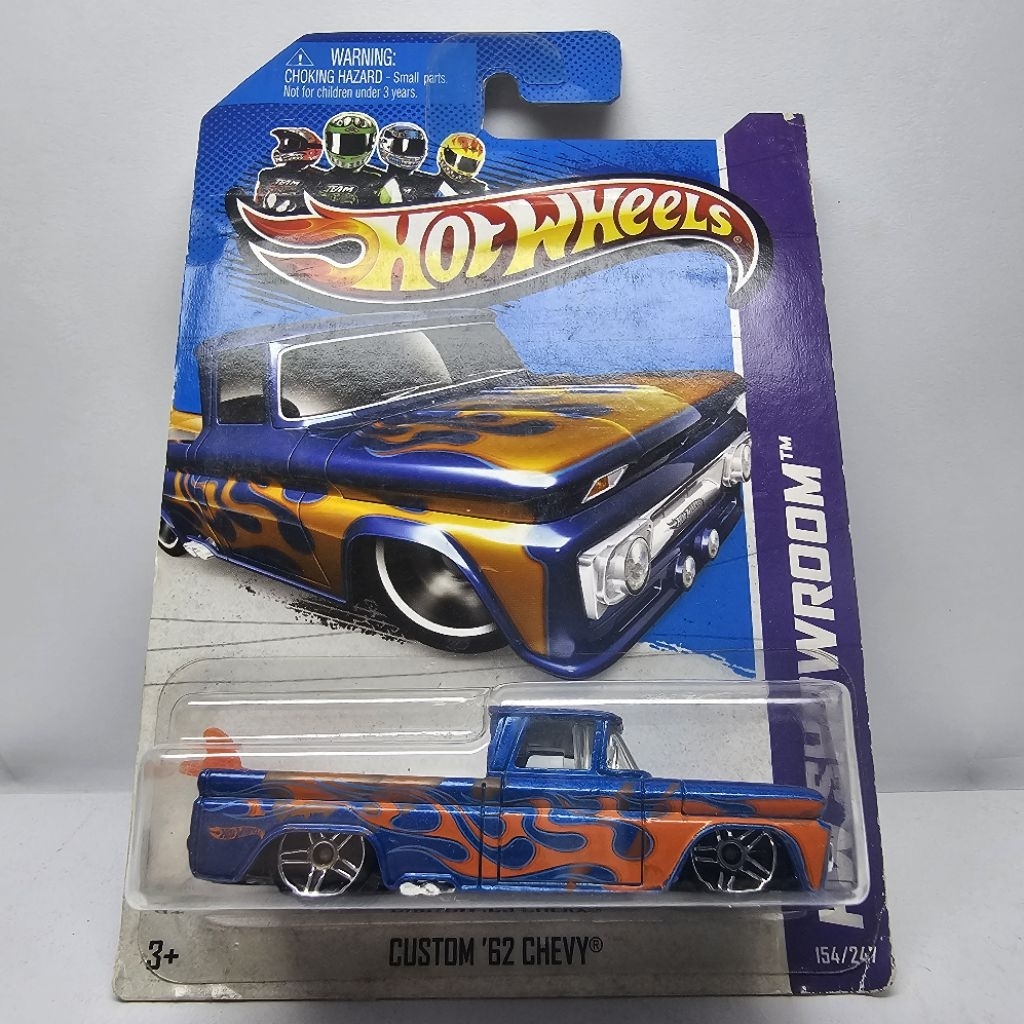 Hot wheels custom 62 chevy edisi hw showroom tahun 2013 blister jelek error cat lebih
